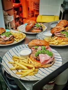 Hamburguesa Artesanal de Solomillo con Pesto de Kale y Pistacho.